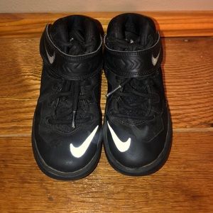 Lebron James black witness nike shoes. Size 11c